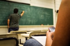 教育部：中小学课堂不得故意安排学生单独坐最后一排
